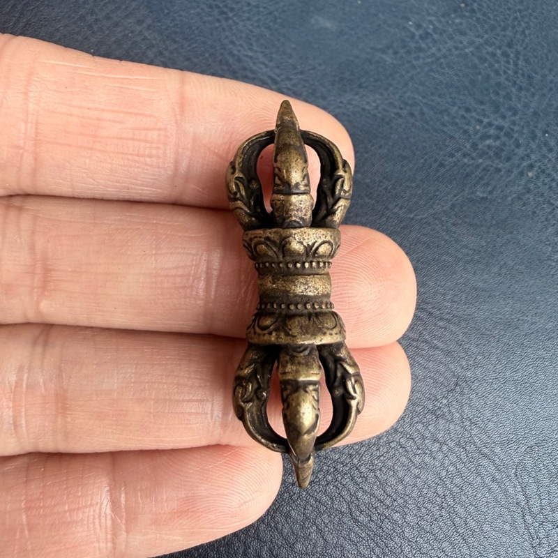 Small Vintage Collectible Items - Kleiner Anhänger aus Messing im tibetischen