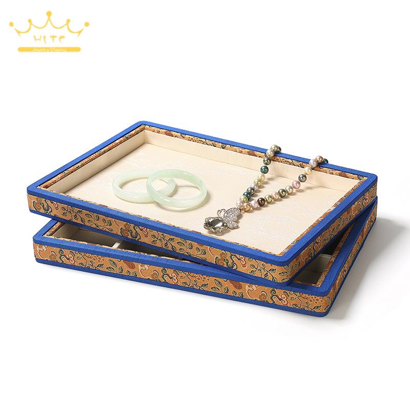 Vintage Schmuck-Präsentationst – Vintage Collectible Accessories Bewertung und Preis