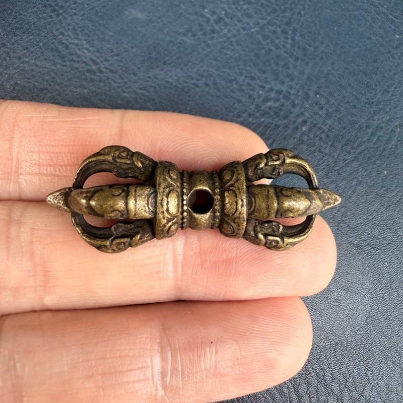 Kleiner Anhänger aus Messing i – Small Vintage Collectible Items Bewertung und Preis