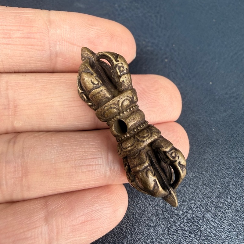 Kleiner Anhänger aus Messing i – Small Vintage Collectible Items Bewertung und Preis